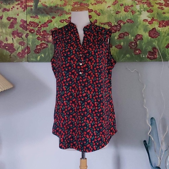 Beautiful top - Picture 3 of 8